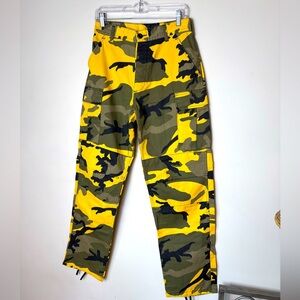 Unisex Camouflage Cargo Pants - Yellow and Green